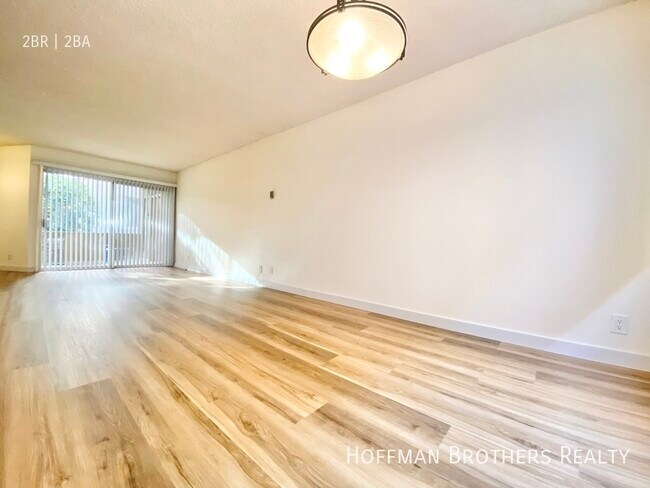 Building Photo - 11924 Montana Ave Los Angeles, CA 90049