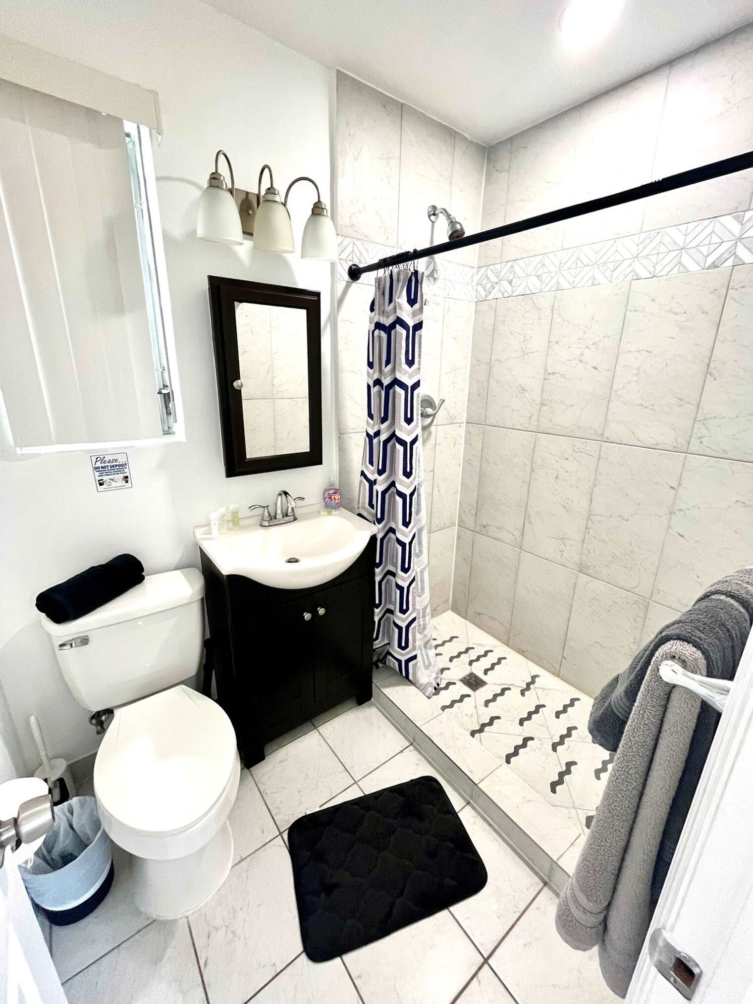 Building Photo - 338 Van Buren St