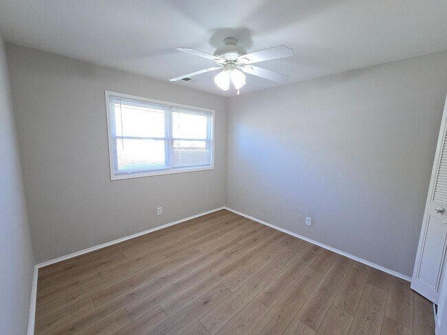 Building Photo - Newly Renovated 3 Bedroom Home – Modern Co...