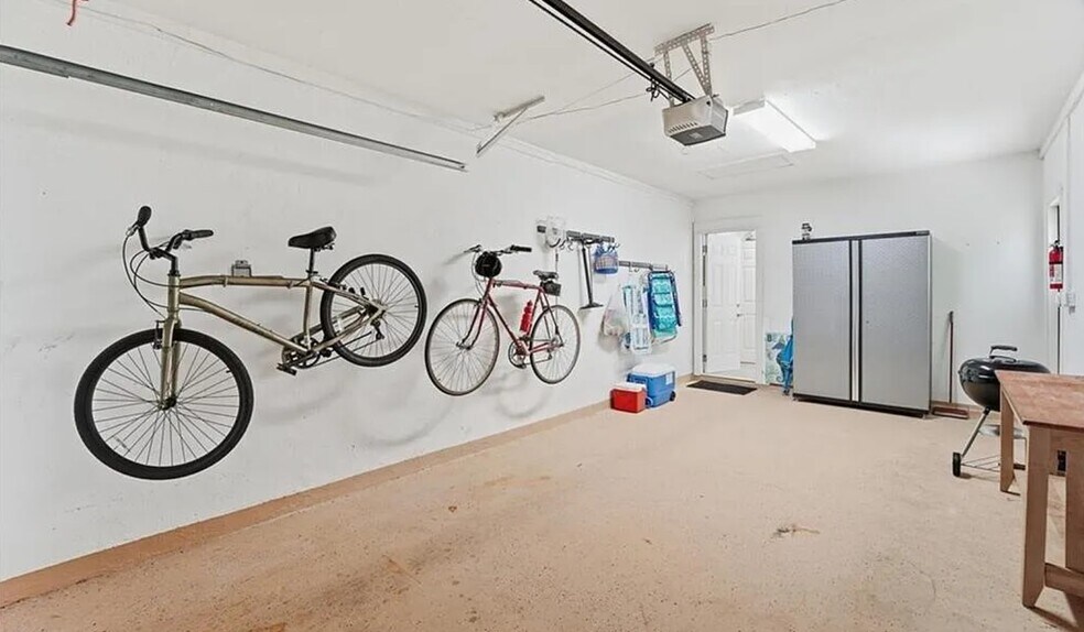 Building Photo - 4836 Esplanade St