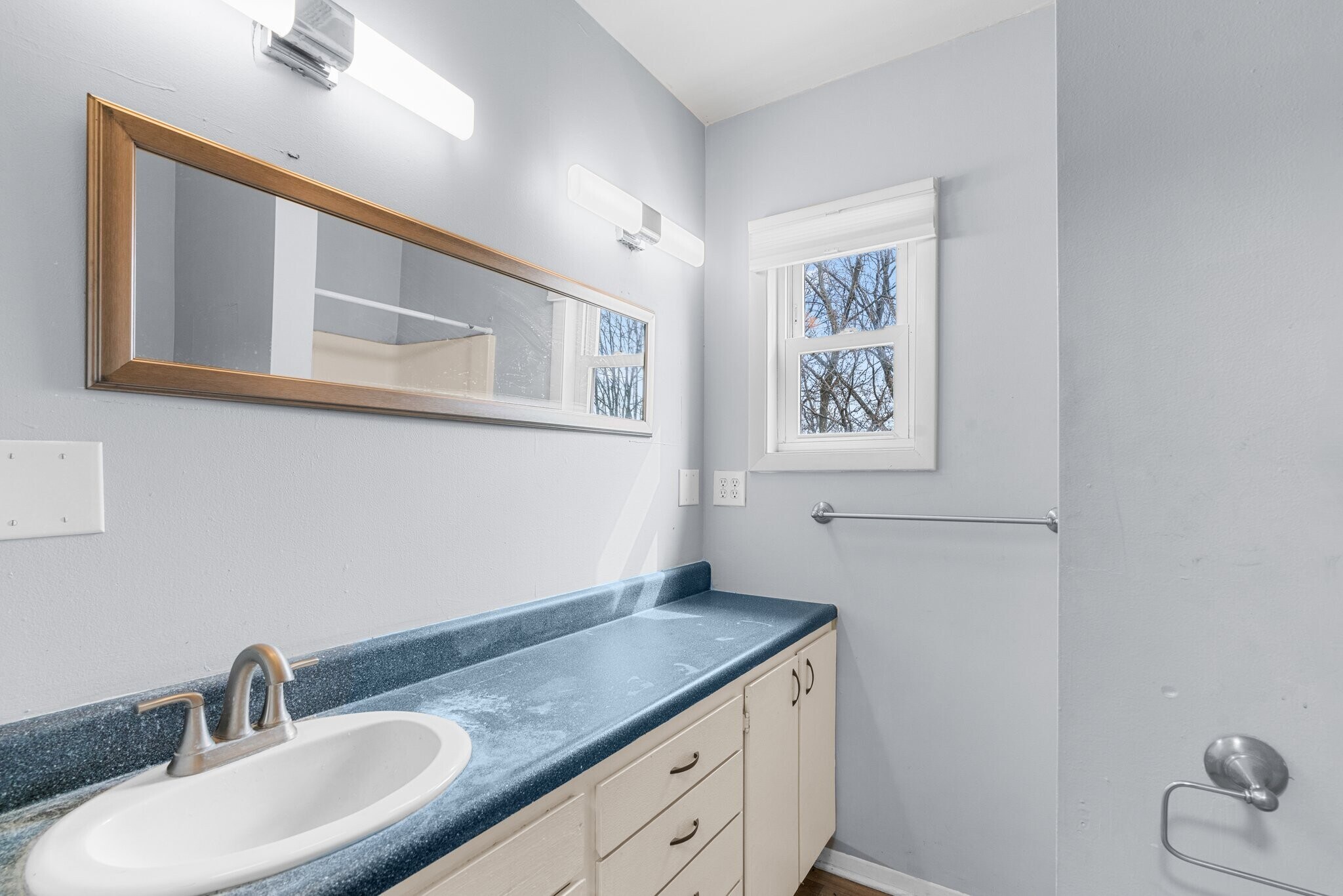 Building Photo - 404 N Superior St