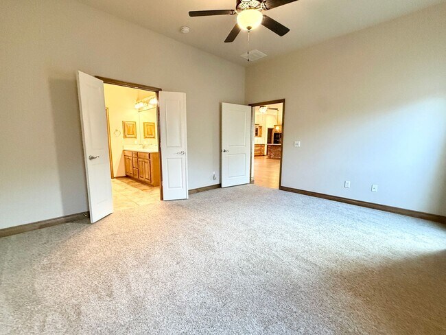 Building Photo - 706 Sedona Dr