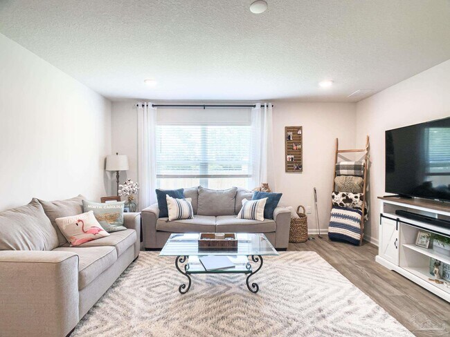 Building Photo - 10505 Queens Gate Cir