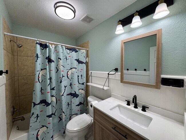 Building Photo - 24423 Hampton Lakes Dr