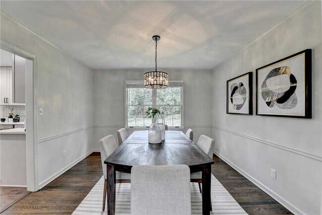 Building Photo - 1450 Cedarhurst Dr