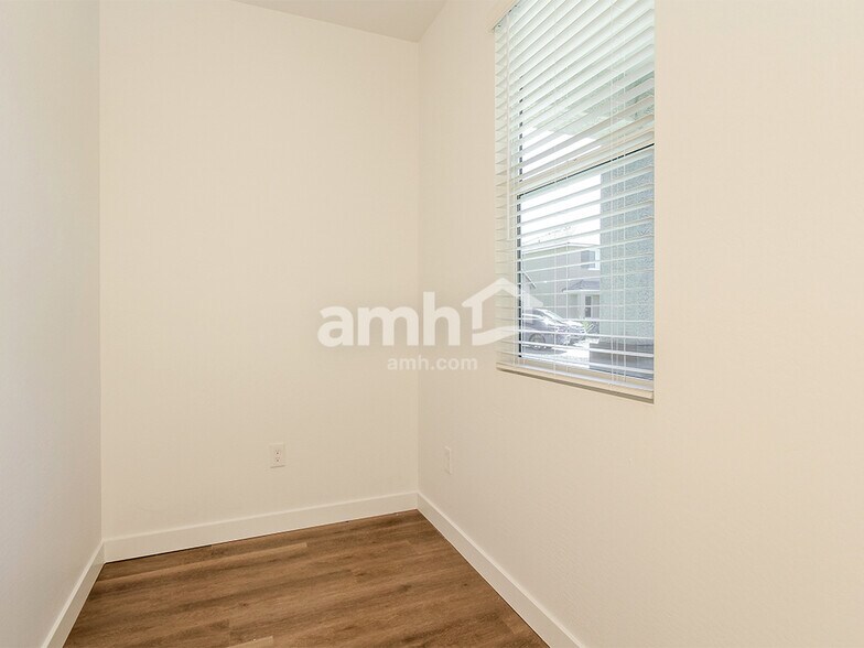 Building Photo - 20177 W Thomas Rd