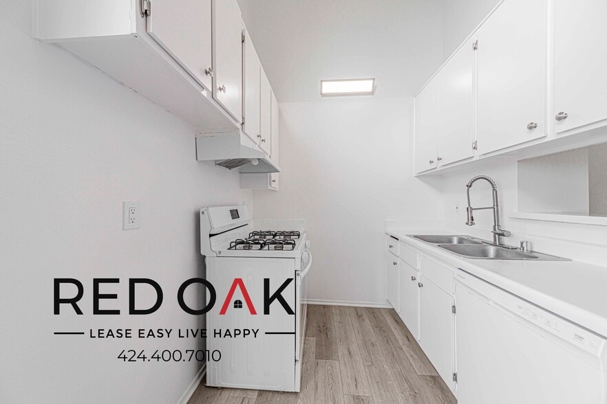 Building Photo - 8309 Cedros Ave