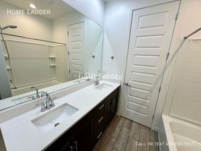 Building Photo - 23083 E Pegasus Pkwy