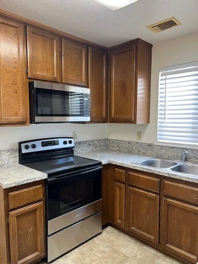 Building Photo - BEAUTIFULLY REMODELED 3 BED HOME IN ANTELOPE!