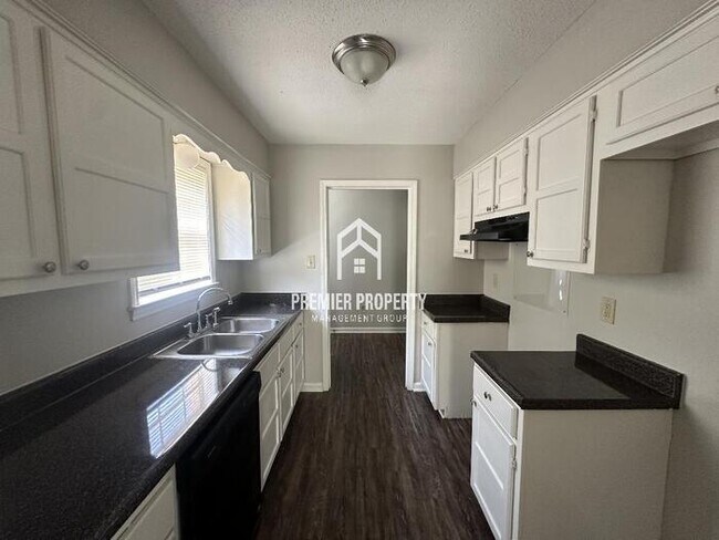 Building Photo - 2222 Tulip Trail Cove