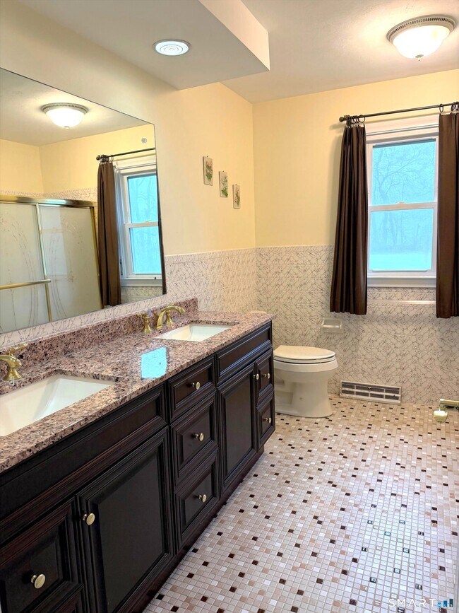 Building Photo - 16 Clearview Dr