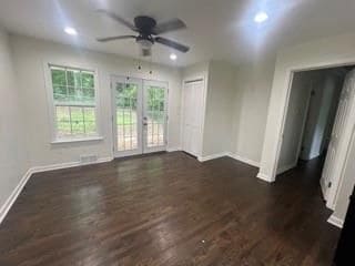 Building Photo - 2032 S Akin Dr