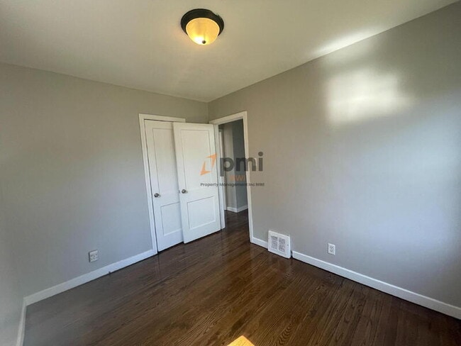 Building Photo - 3703 Towle Ave