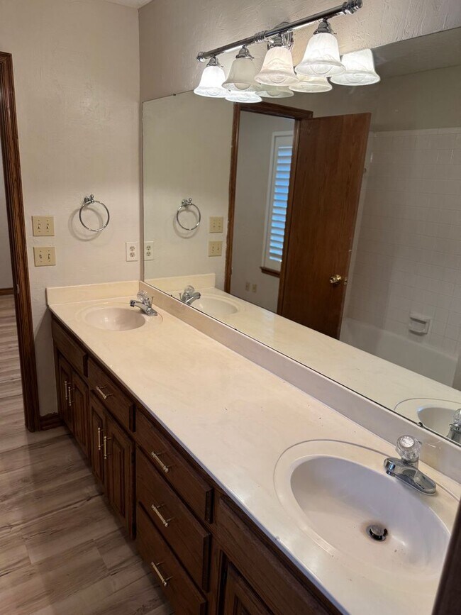 Building Photo - 4 bedroom 2 1/2 bath 3 car garage home