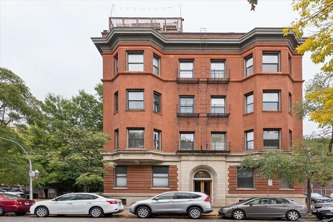 Primary Photo - 2801 N Seminary Ave