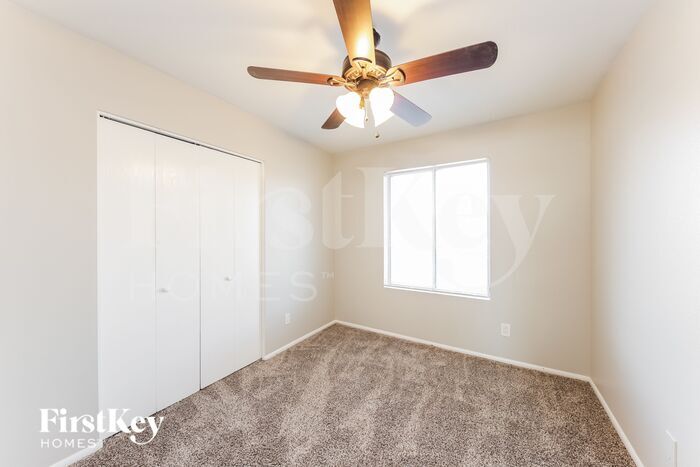 Building Photo - 2121 W Wickieup Ln