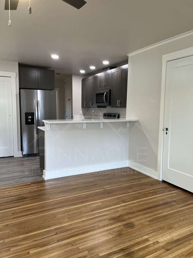 Building Photo - 1-5 1/2 Chicago Ave