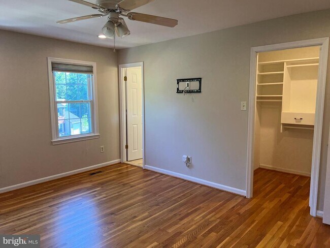 Building Photo - 9502 Tregaron Pl