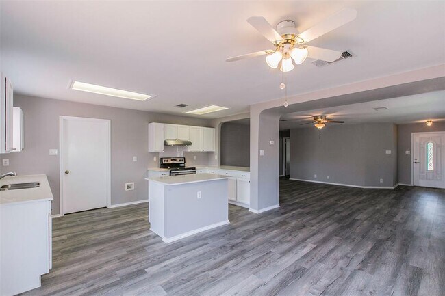 Building Photo - 2645 Andres Way