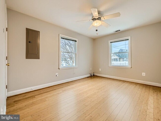 Building Photo - 107 Bayside Dr