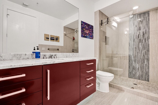 Building Photo - 365 SE 6th Ave