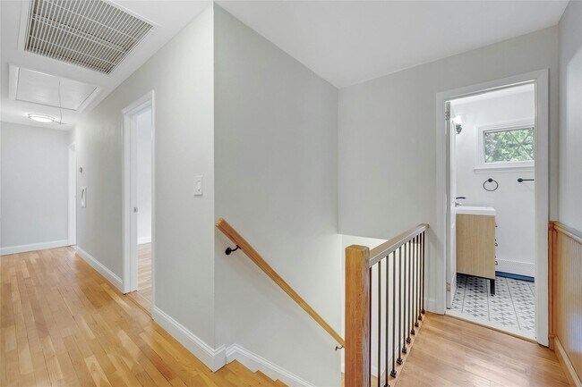 Building Photo - 77 Greenwood Ln