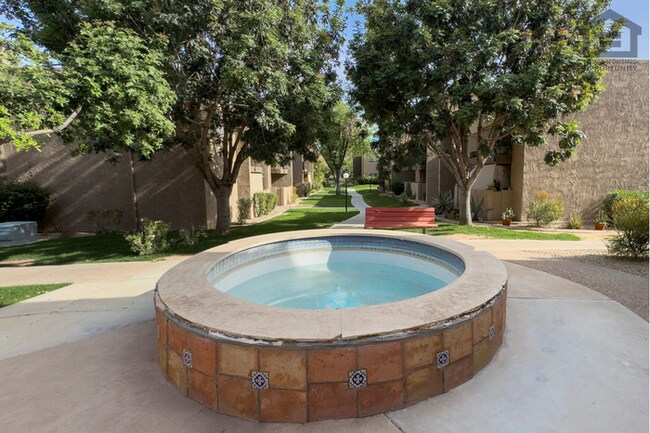 Building Photo - 2Bed/2Bath Condo at Thomas Rd/56th St! Ready for Immediate Move-In!