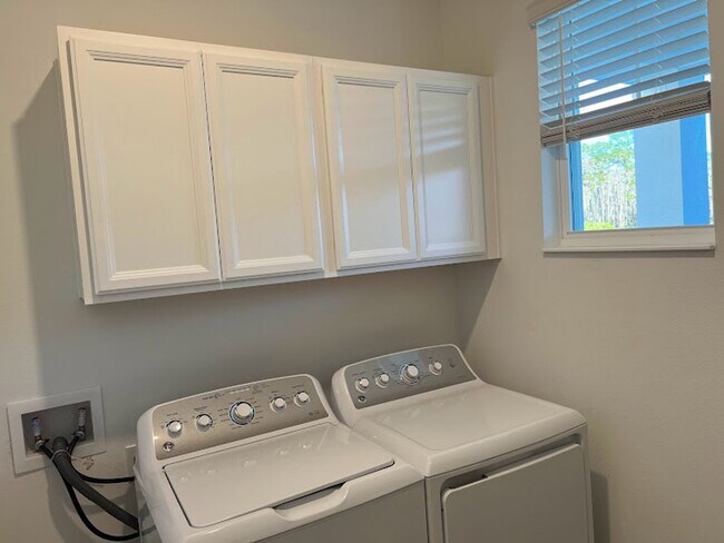 Building Photo - Newly built 3 Bedroom Home in Beautiful St. Cloud - 5 min from Isles of Lake Nova