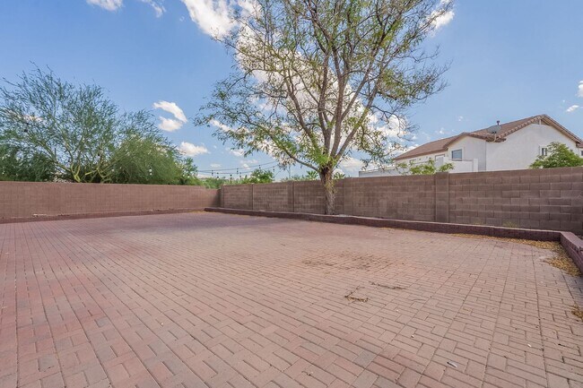 Building Photo - Solar Home with Nice Floorplan in a Great ...