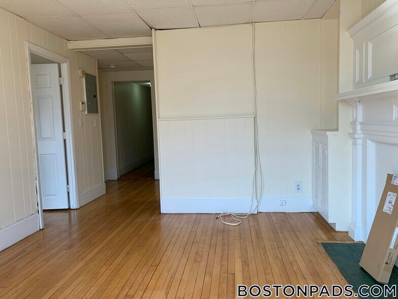 Building Photo - 437 Cambridge St