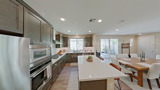 Building Photo - 6620 Calle Koral