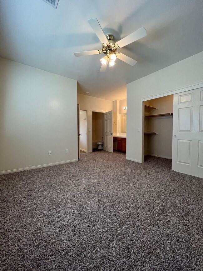 Building Photo - 717 Meadow Grove Ct
