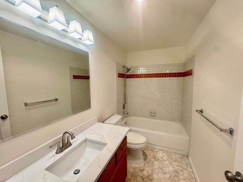 Building Photo - Completely Remodeled!!!