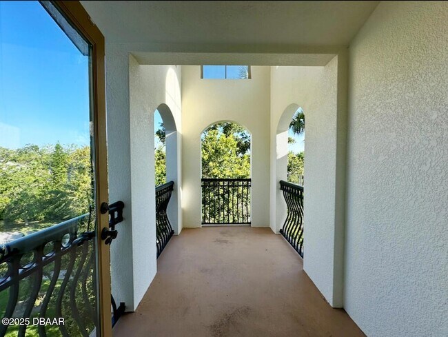 Building Photo - 5090 Riverside Dr