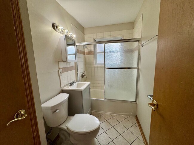 Building Photo - 3952 S 43rd St