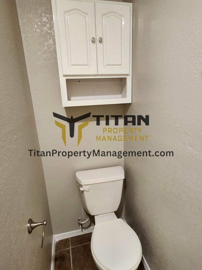 Building Photo - 2 bed/2 bath Apartment