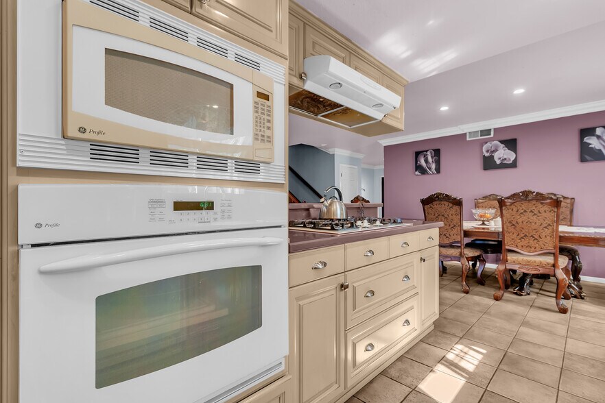 Building Photo - 9720 Blandwood Rd