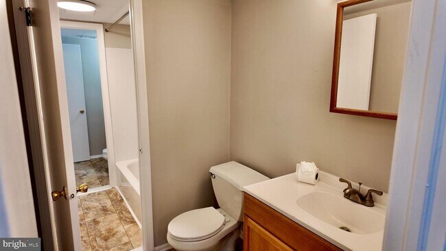 Building Photo - 2166 Birch Dr