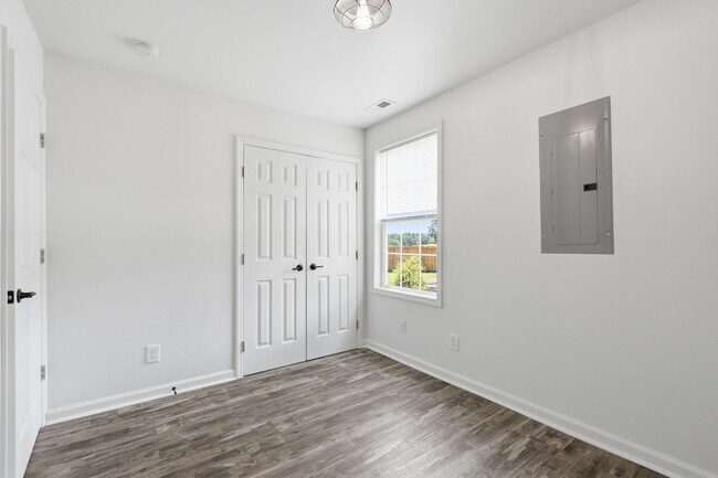 Building Photo - Charming Updated Home with Expansive Yard in Joelton!