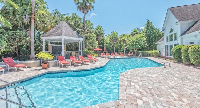 Building Photo - 2 Bedroom, 1 Bath Condo in The Concord West of the Ashley!