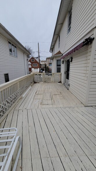 Deck - 768 Florence Pl