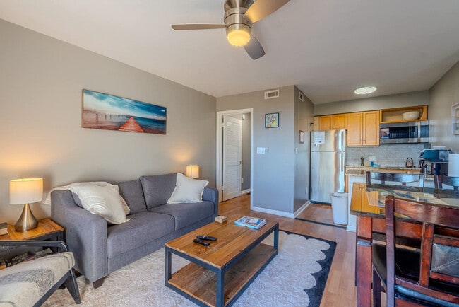 Building Photo - 4 N Forest Beach Dr