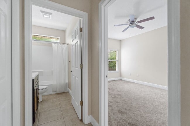 Building Photo - 4301 Hidden Lakes Dr