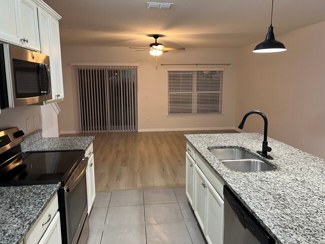 Building Photo - 600 Northern Way