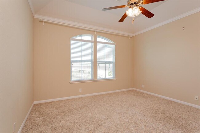 Building Photo - 13400 Briarwick Dr