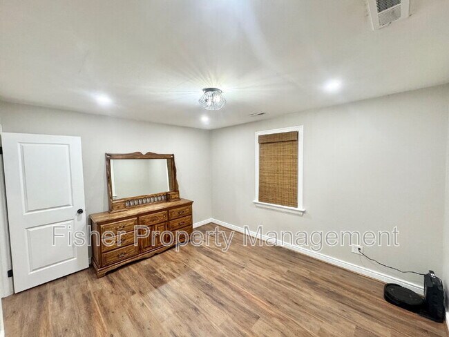 Building Photo - 518 Northside Ave