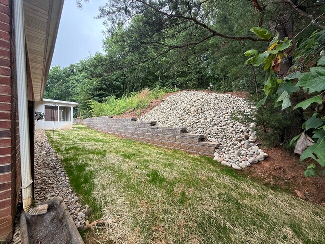 Building Photo - 8404 Lesley Marie Ln