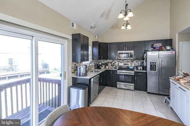 Building Photo - 27 Richards Rd