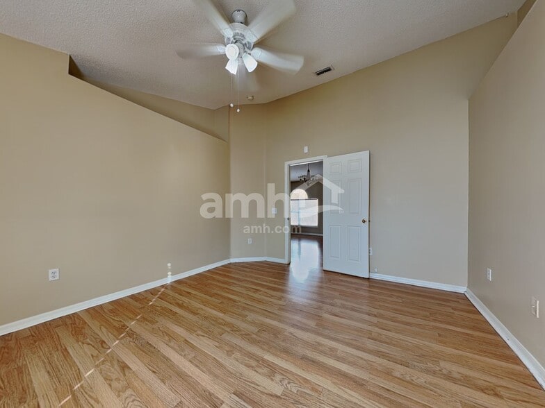 Building Photo - 30541 Double Dr