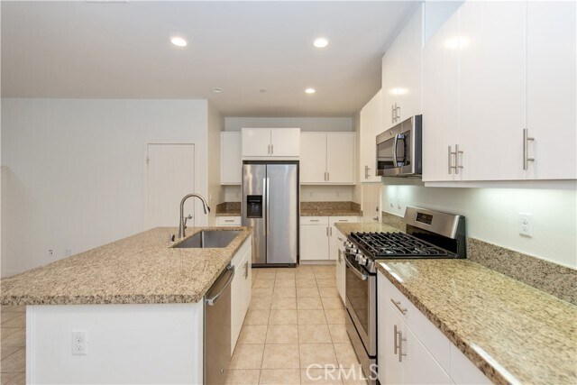 Building Photo - 126 Finch